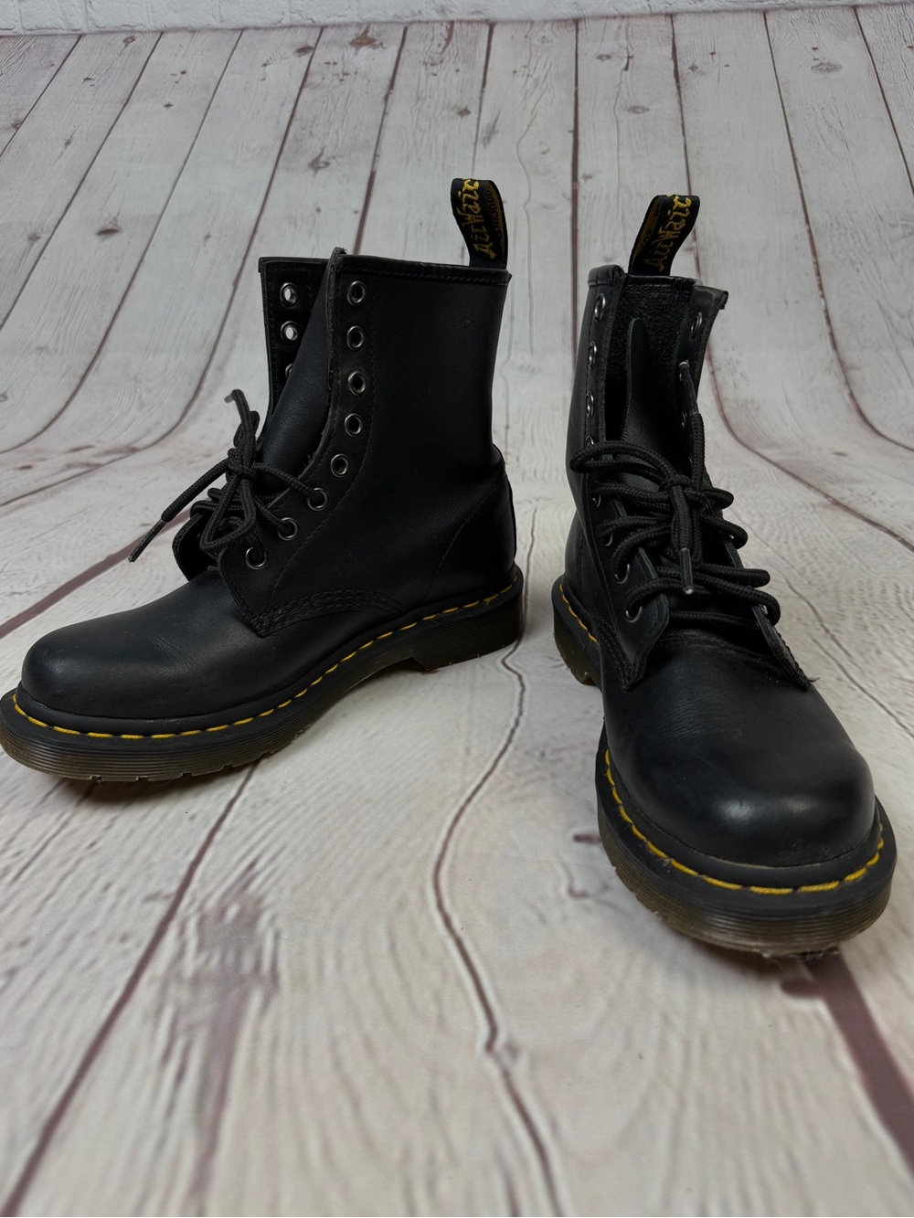 DR. MARTENS 11821 Air Wair black leather combat boots with yellow stitching sz 6 - Picture 9 of 12